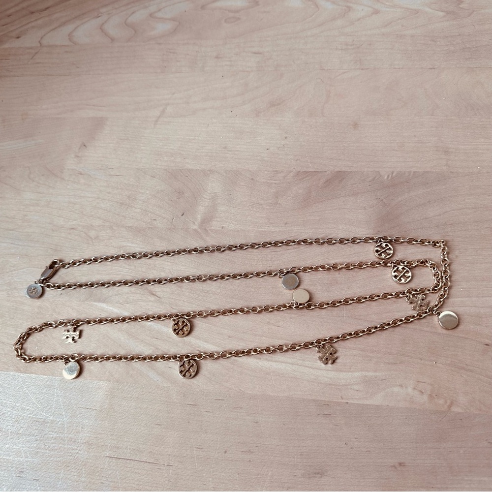 Tory Burch - Logo Charm Gold Rosary Necklace - Picture 2 of 8